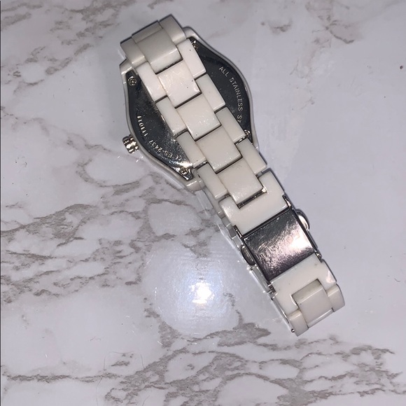 Woman’s Fossil Watch - Picture 3 of 3